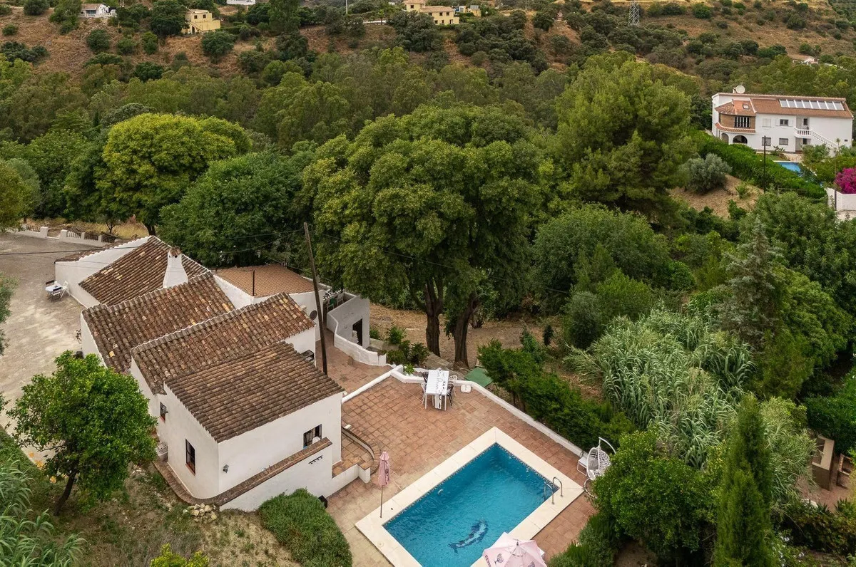 a4a978bf-9420-405f-a823-d57fa3352d21