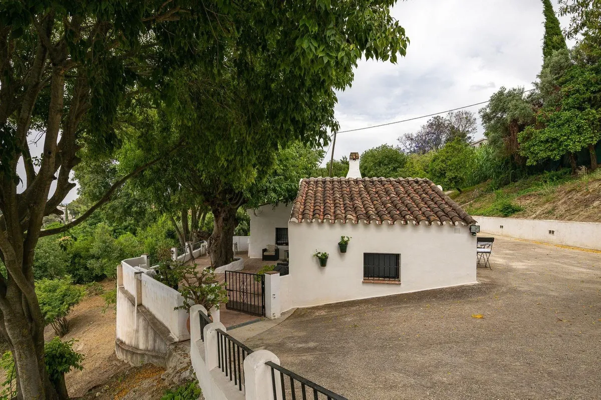 b925fd32-547e-4206-8faa-cced0a0b459b