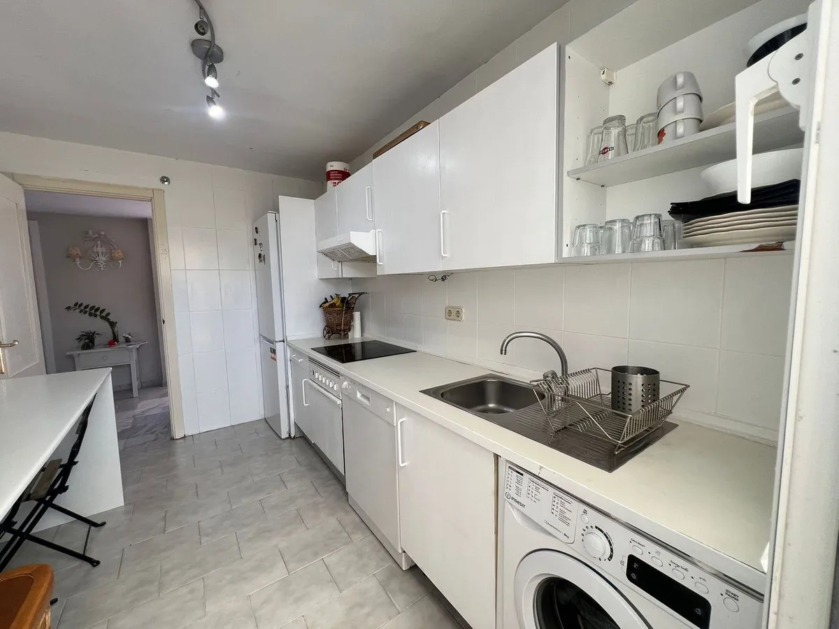 e6e27ac7-ac90-43ed-a756-cf95b33f4e6b