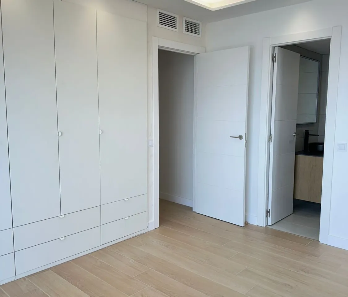 c5cf7dbc-40e3-4070-b77c-530db3762653