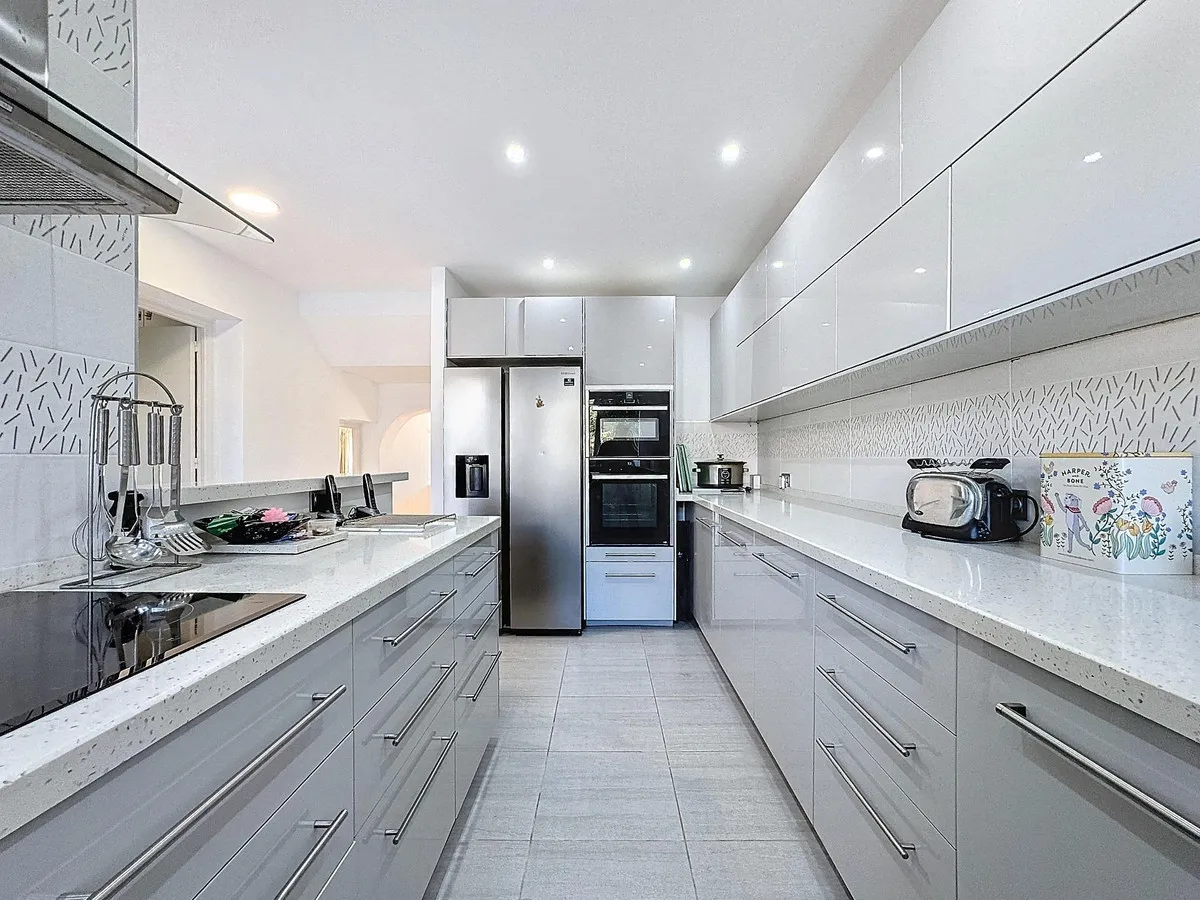 08496120-c245-4ded-af5f-463c4b48f062