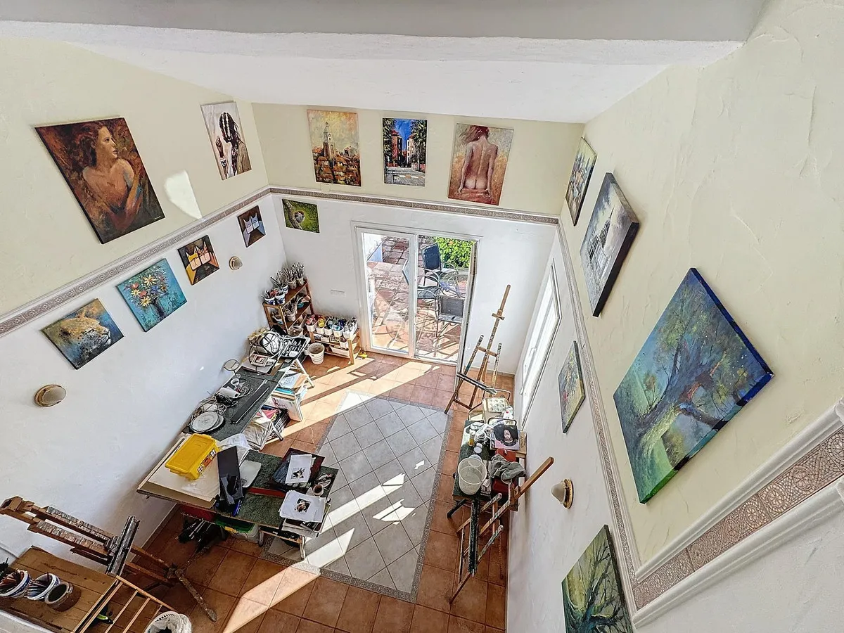 31eacf00-9d31-426a-a976-d5a8f9521f24