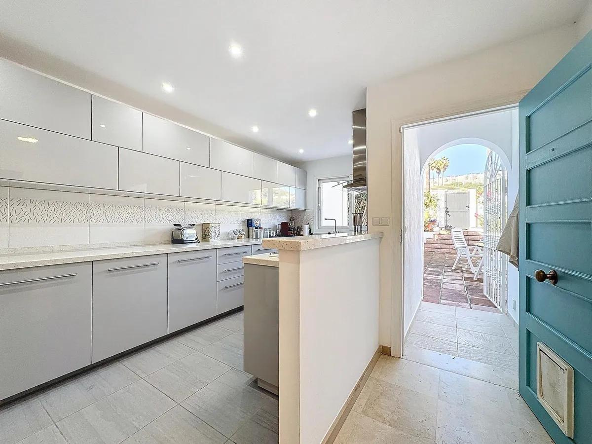 e6d959d4-350a-4840-9afa-832697ec66ff