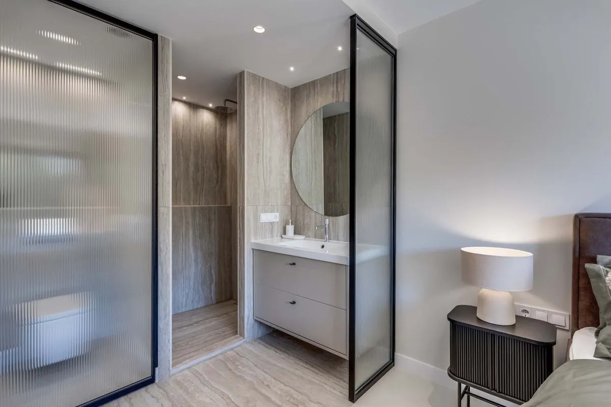 57e490f0-0f45-435f-bd62-4bc1081cbe01