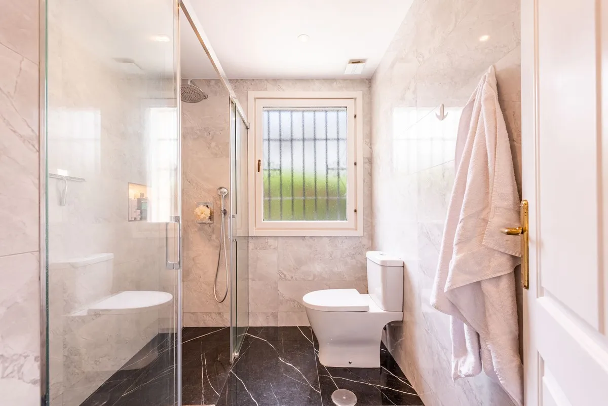 b8978669-1516-4fb8-9798-c3e6d58836a4