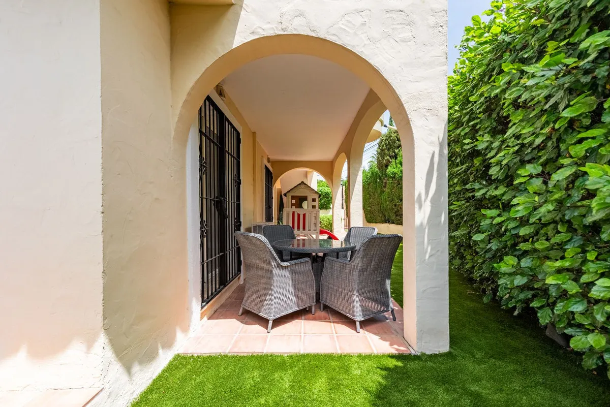 f8b2243e-2fc1-4607-ada4-09e82264bf8f