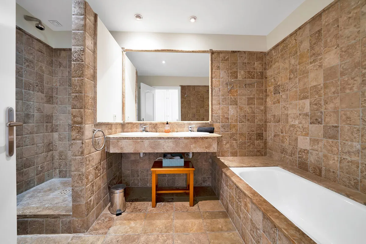 a7bbff43-58b9-4796-8b72-aee3c6eacf3d