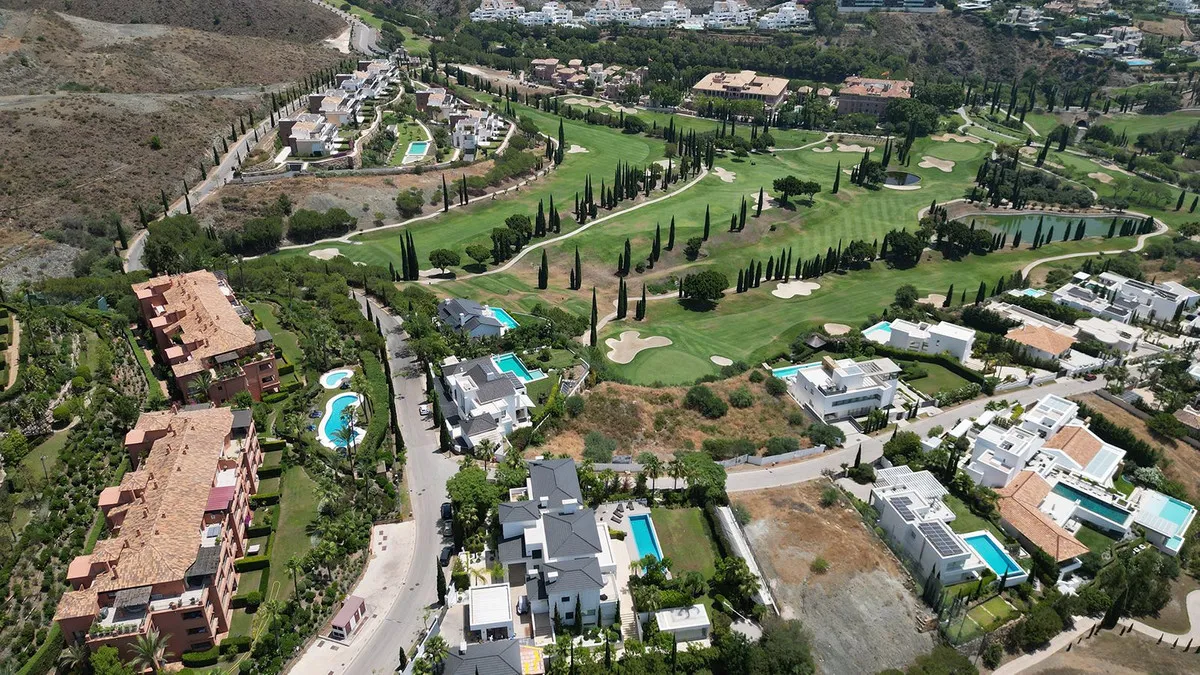 e9298efc-9287-4765-a55b-ffa7ed46b35c