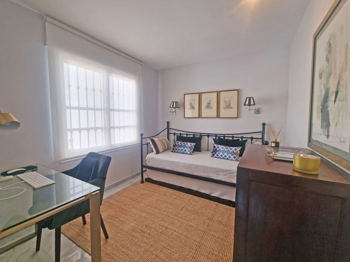 0525c943-3f60-4b2e-8bfd-867fd7caf0cf