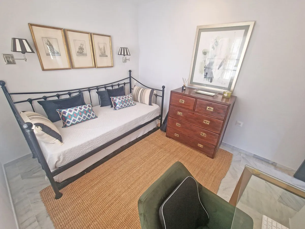 4ade8b78-5a21-451d-93de-e2ba4963f26f