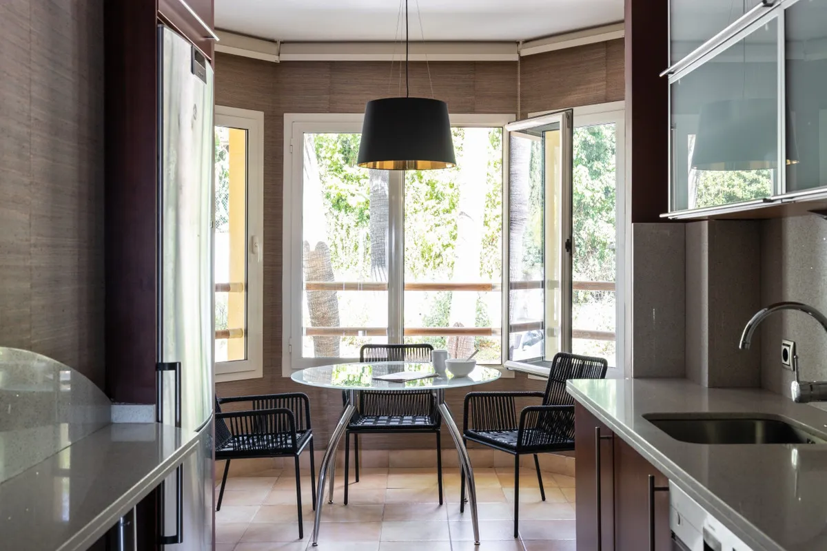 27b8e9f4-fb51-4b76-b0dc-7d6cd6929518