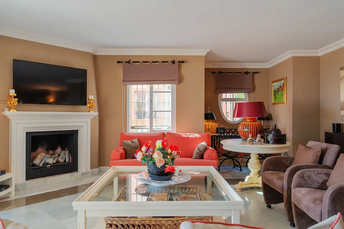 0205c749-c4bb-425a-a20b-3ac284bcec74