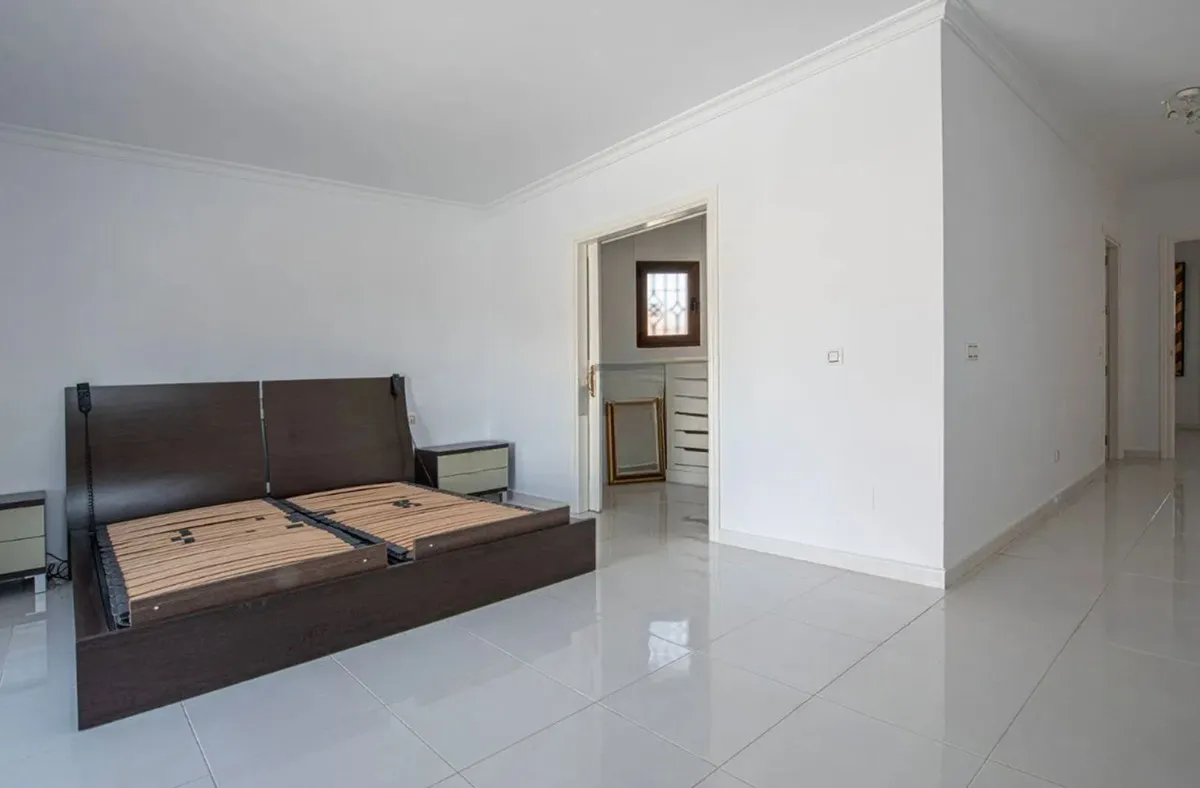 d95032fa-4bfc-4fe7-ab04-009ea5eb0a99