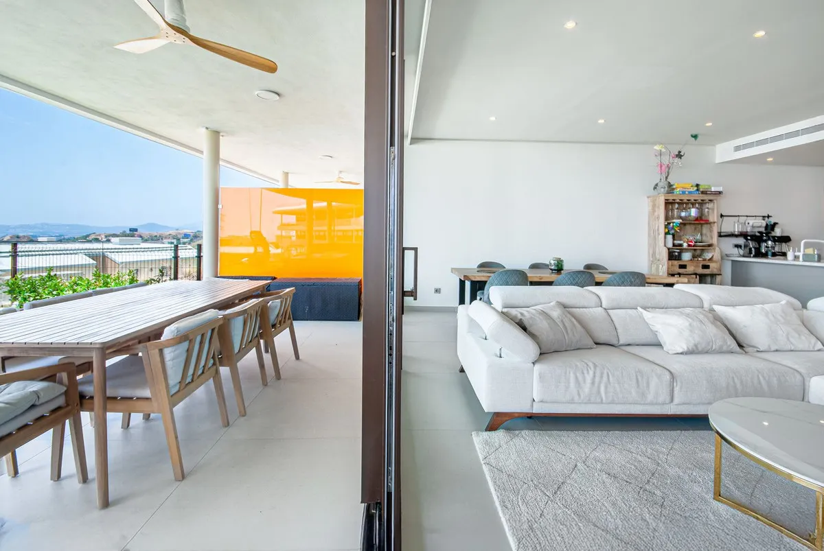 67b52eb4-3383-427c-94b9-51350b81914b