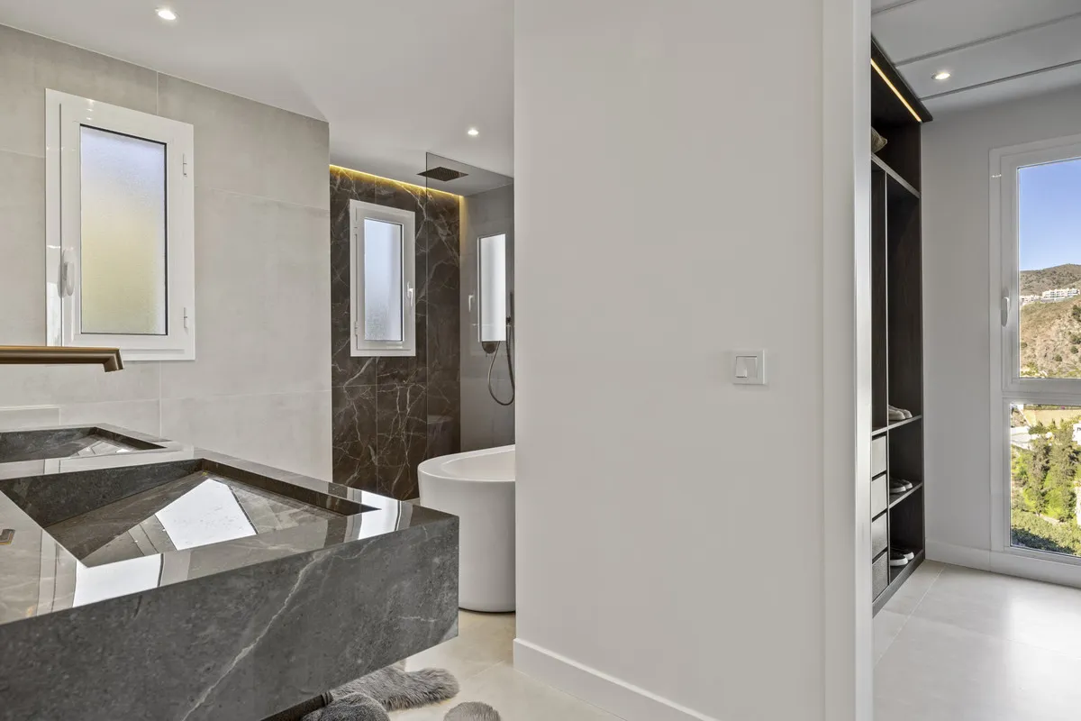 1ffdb14a-9c17-4ea0-b32a-1b89577c570a