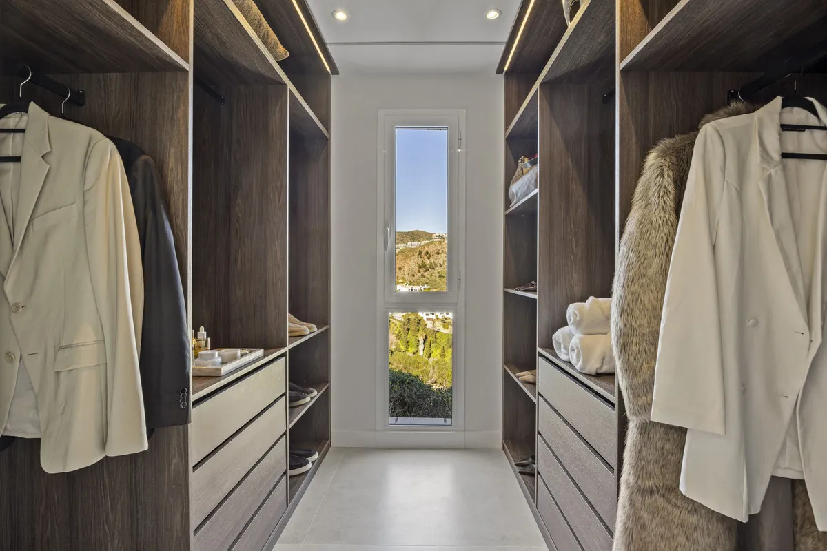 850c4b35-c843-4bbc-a8b8-dfa6f57abc52