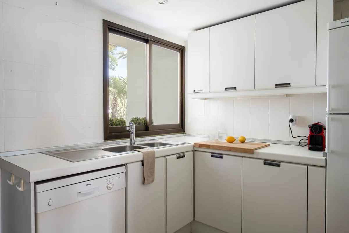 21f0d805-07b7-4bed-9e44-1ab53a2404be