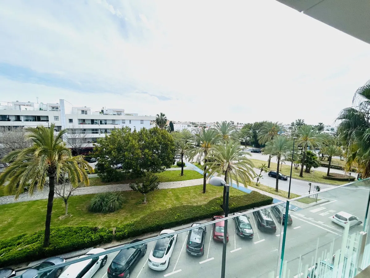 9a9759ad-5ad5-434e-a499-eadc800cd4af