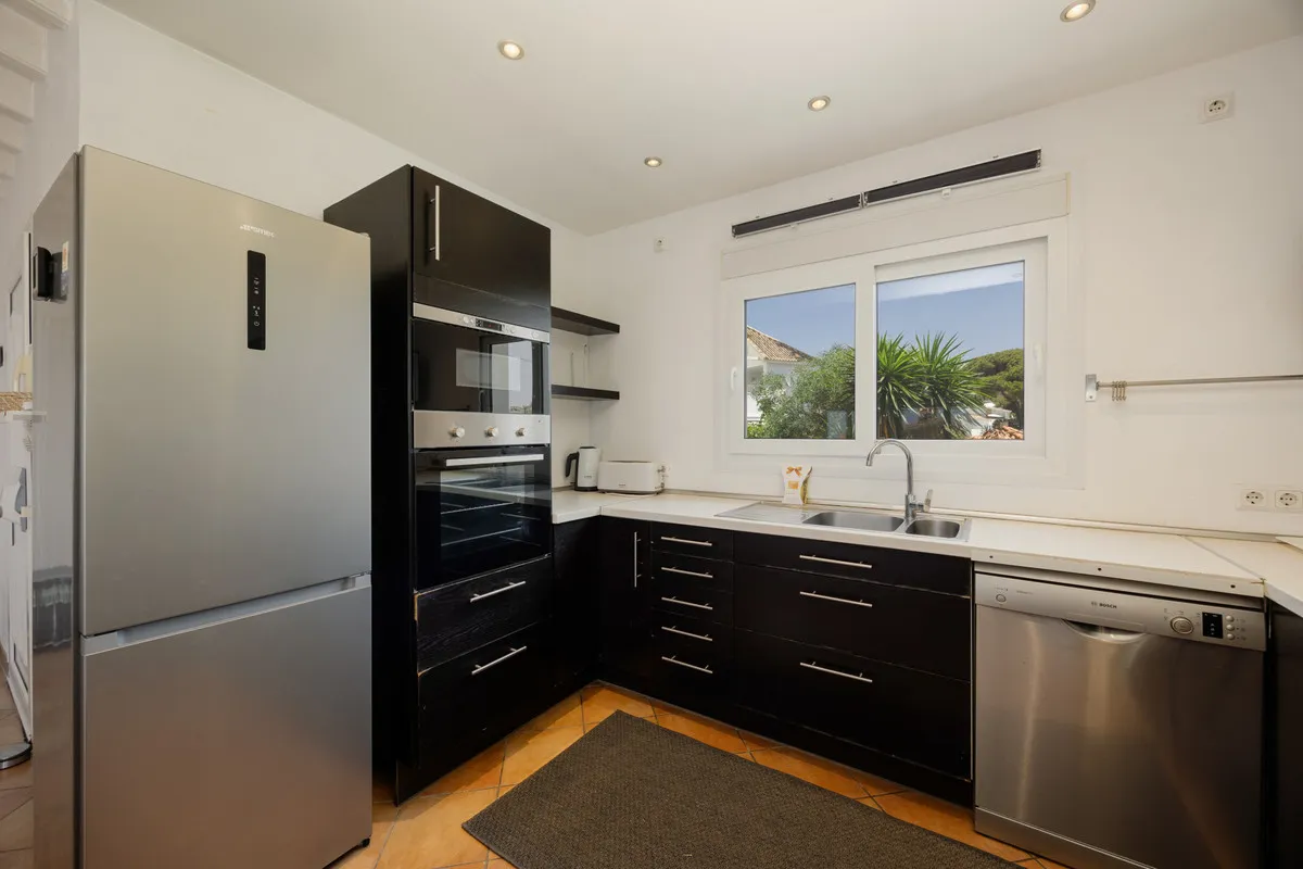 1b8b9944-ce03-47f5-ba35-372917bb6d8a