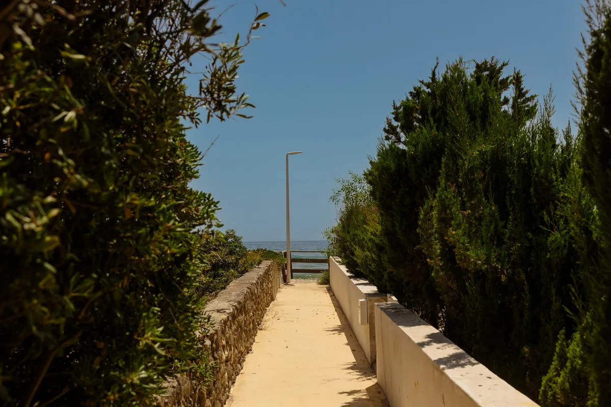 ee2c0b64-44f3-436c-9122-93a242f7430b