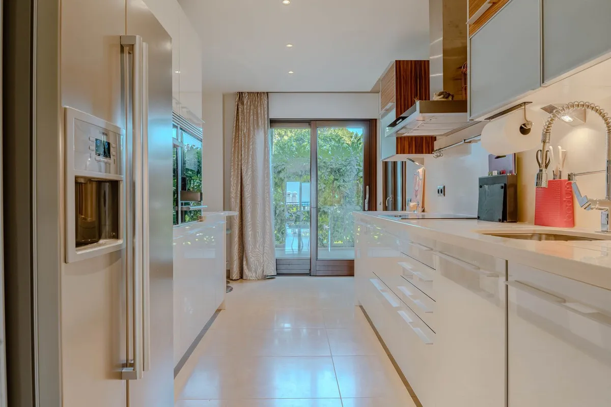 6f778a6b-fa8c-49e8-bd28-69716cf1ba80