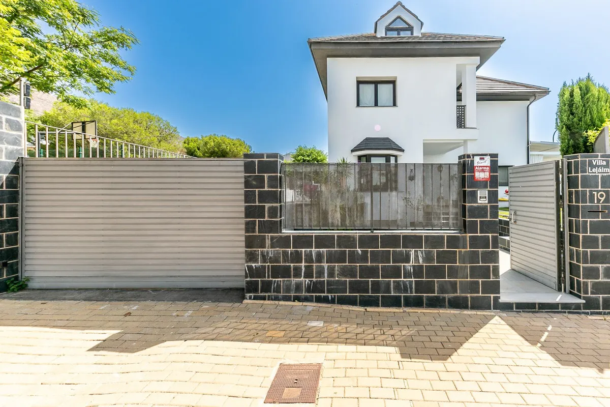 579672ff-9da1-4804-a14a-6019dd315e00