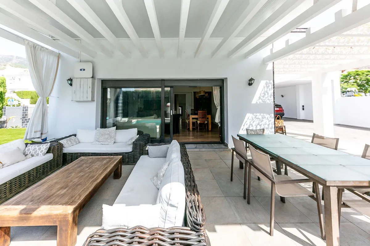 b7533e28-07eb-4b8c-8b77-1b5f5bd7d445