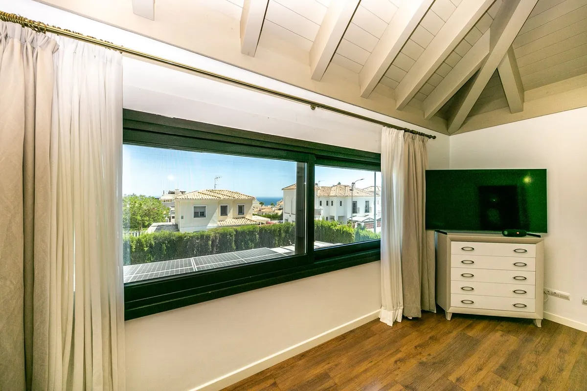 c48e8f5c-e2b2-430f-b2d9-8d25bb7f62c2