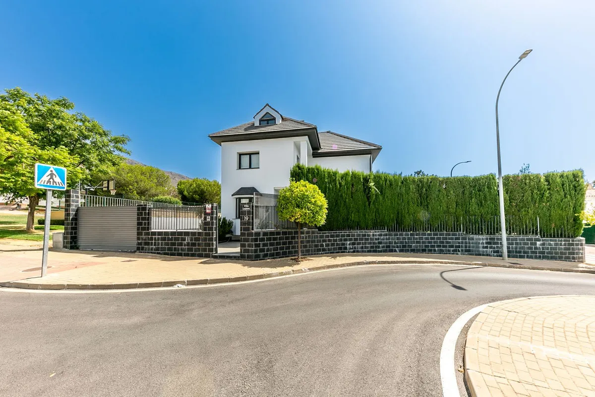 f90c0ce5-0844-42d2-b287-08528f17baab