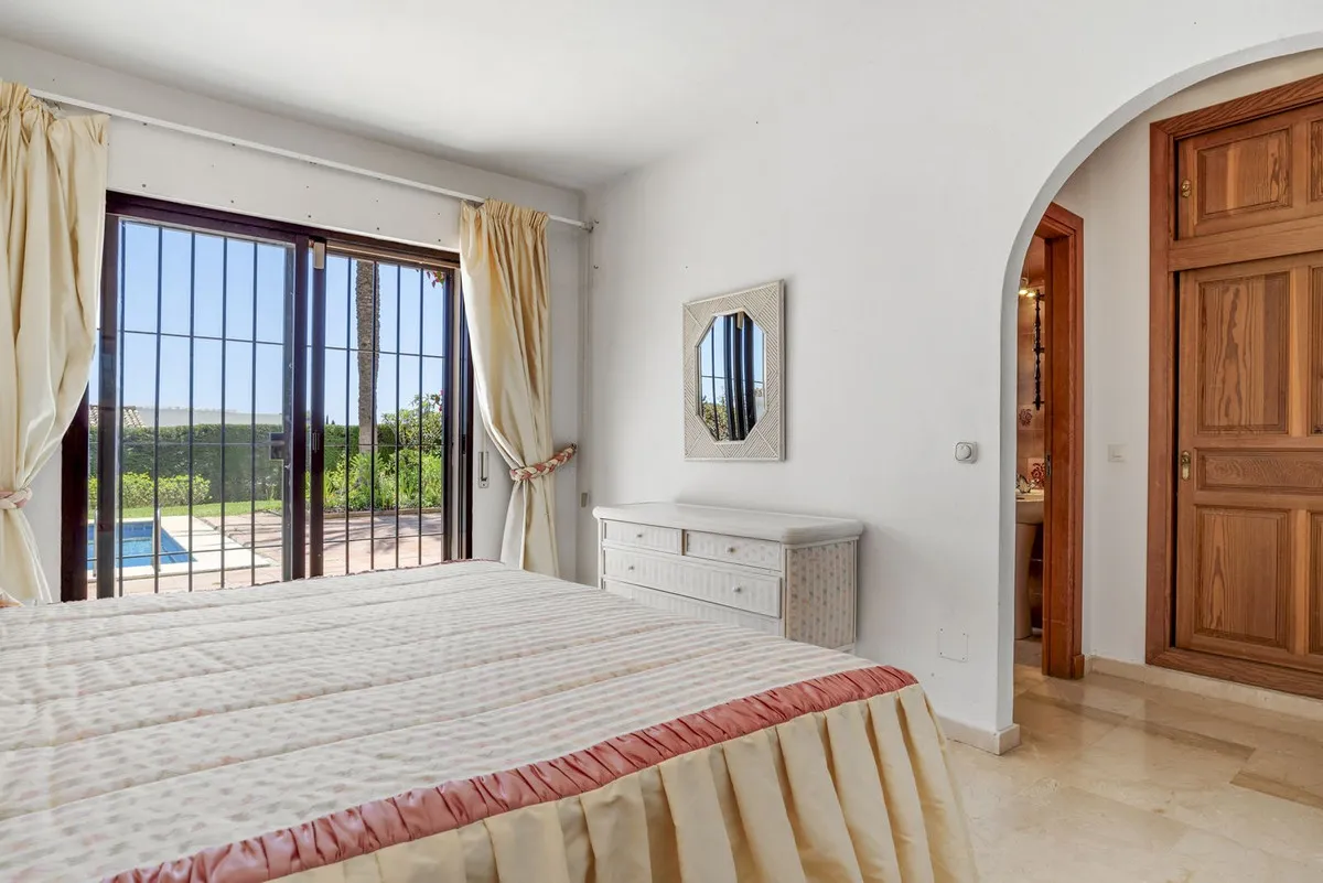 1a704064-bcae-4afb-875d-6423d55fd9e7