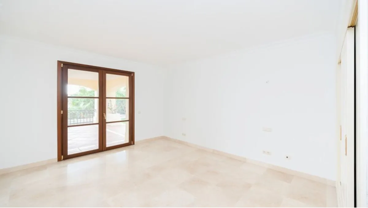 c2111036-52c9-46ee-9c77-562307163ea4