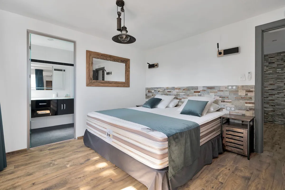 1dca5130-c71e-4bcd-9438-90af49dc79f5