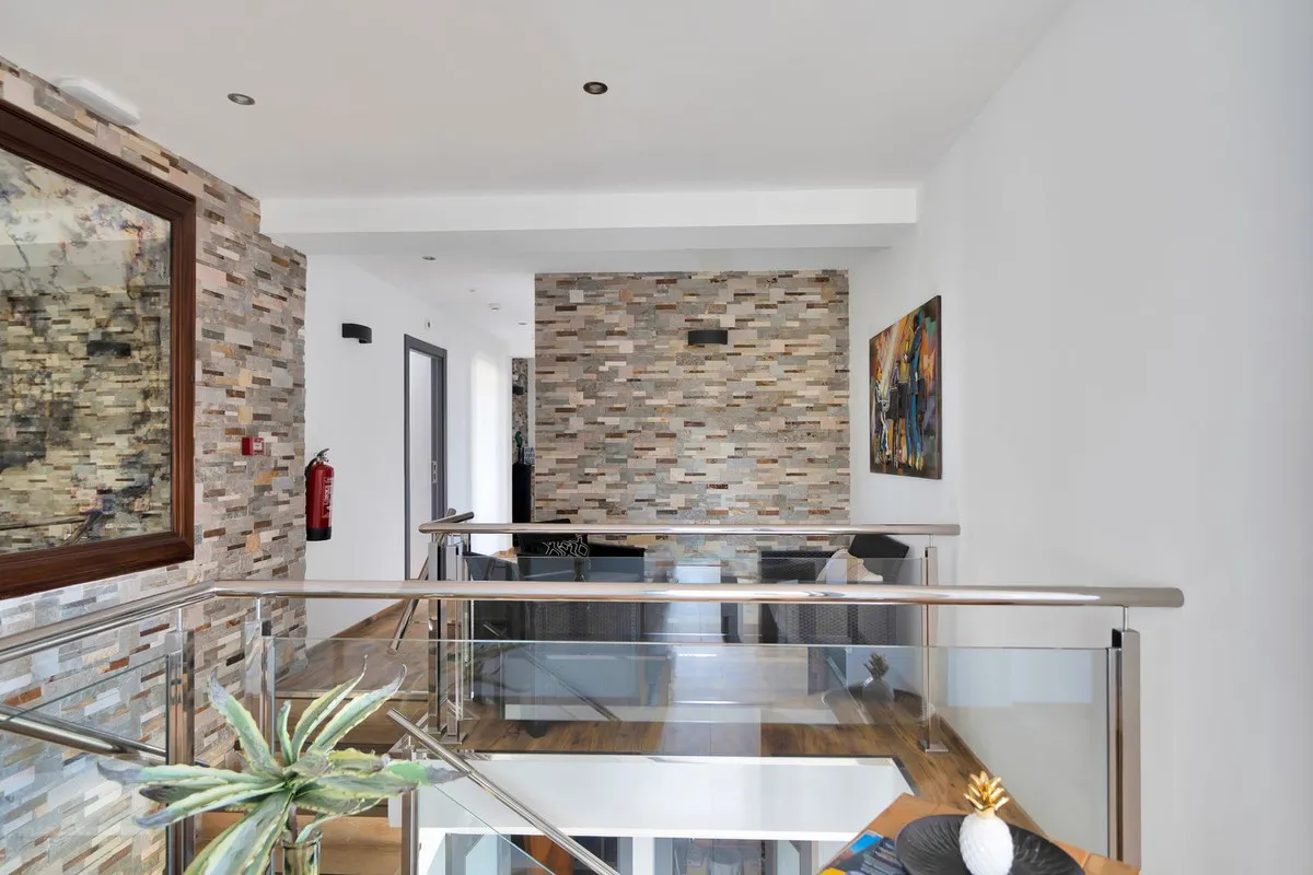 577b015d-f3f2-4835-b6c3-3db9c595f7d8