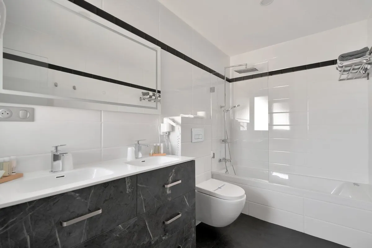 703f21a9-4c29-41fe-933d-a1de2c3dbd95