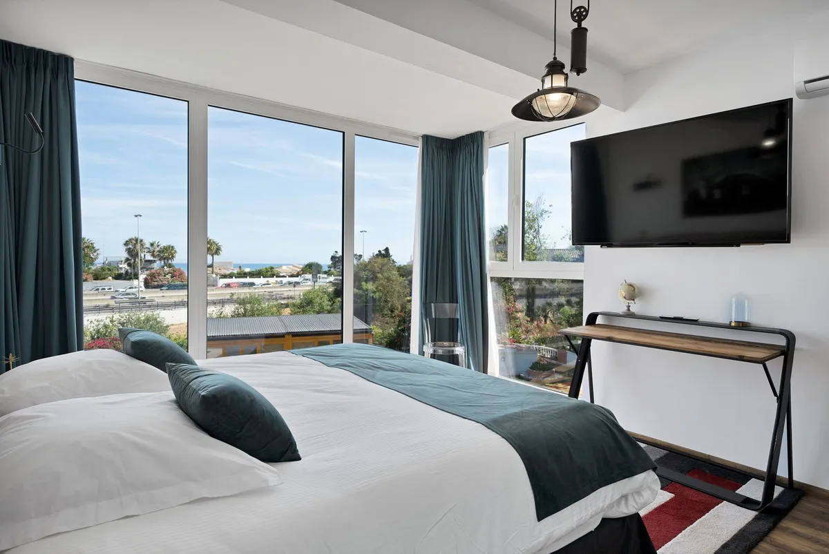 98d6c964-a4ab-40ef-945c-b7567bcbdecc