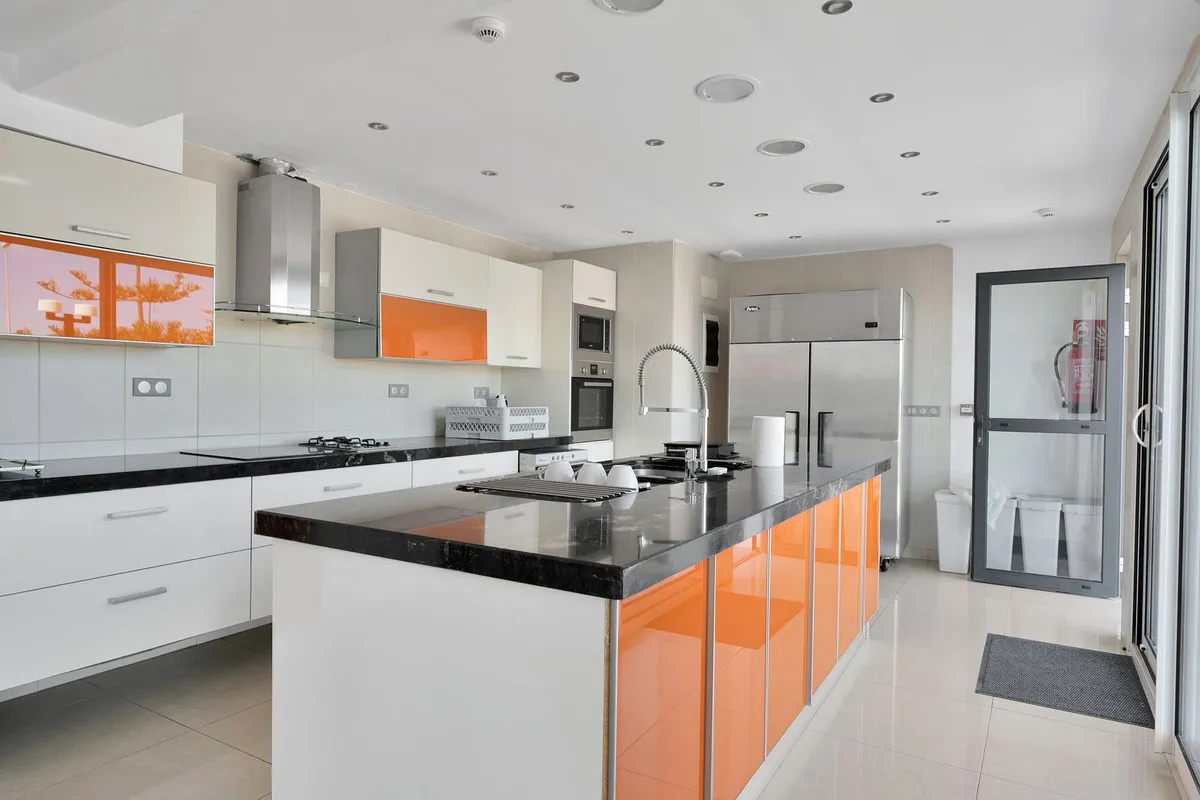 b6ea5186-72e0-4b25-86d1-c8e7e503e20b