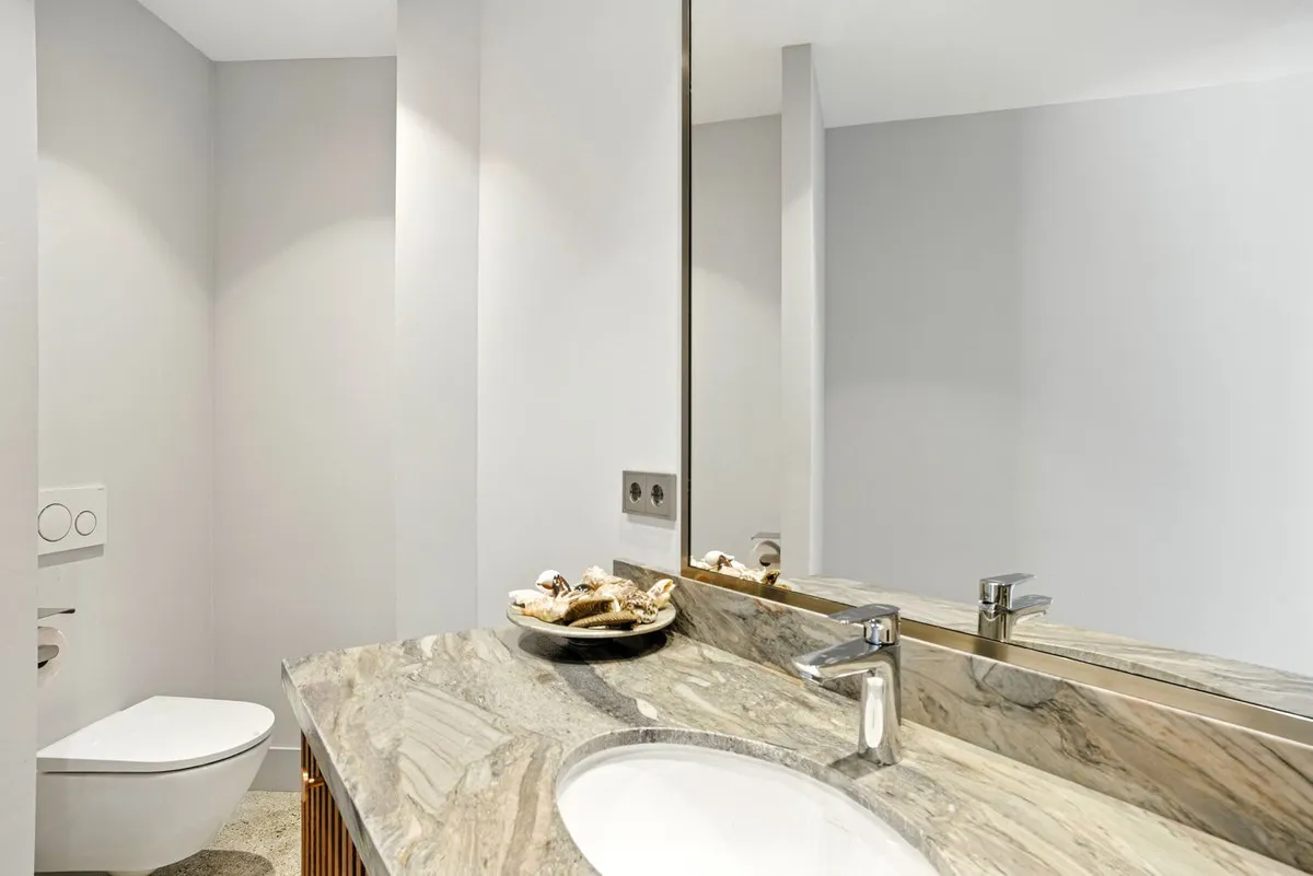 64fec2a2-fb8e-49cc-ab66-4a67f8519a9f