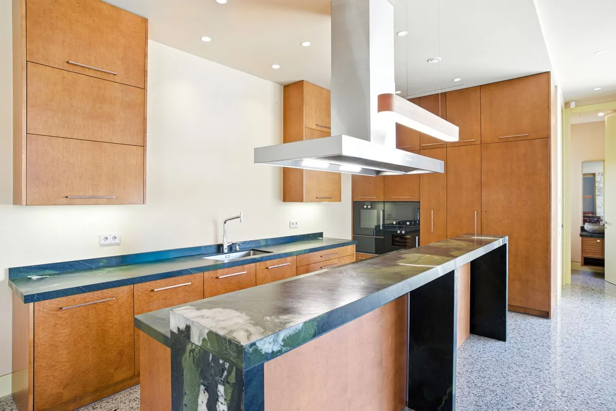 6c5c85c5-8834-4dc8-ae7d-0d356013e134