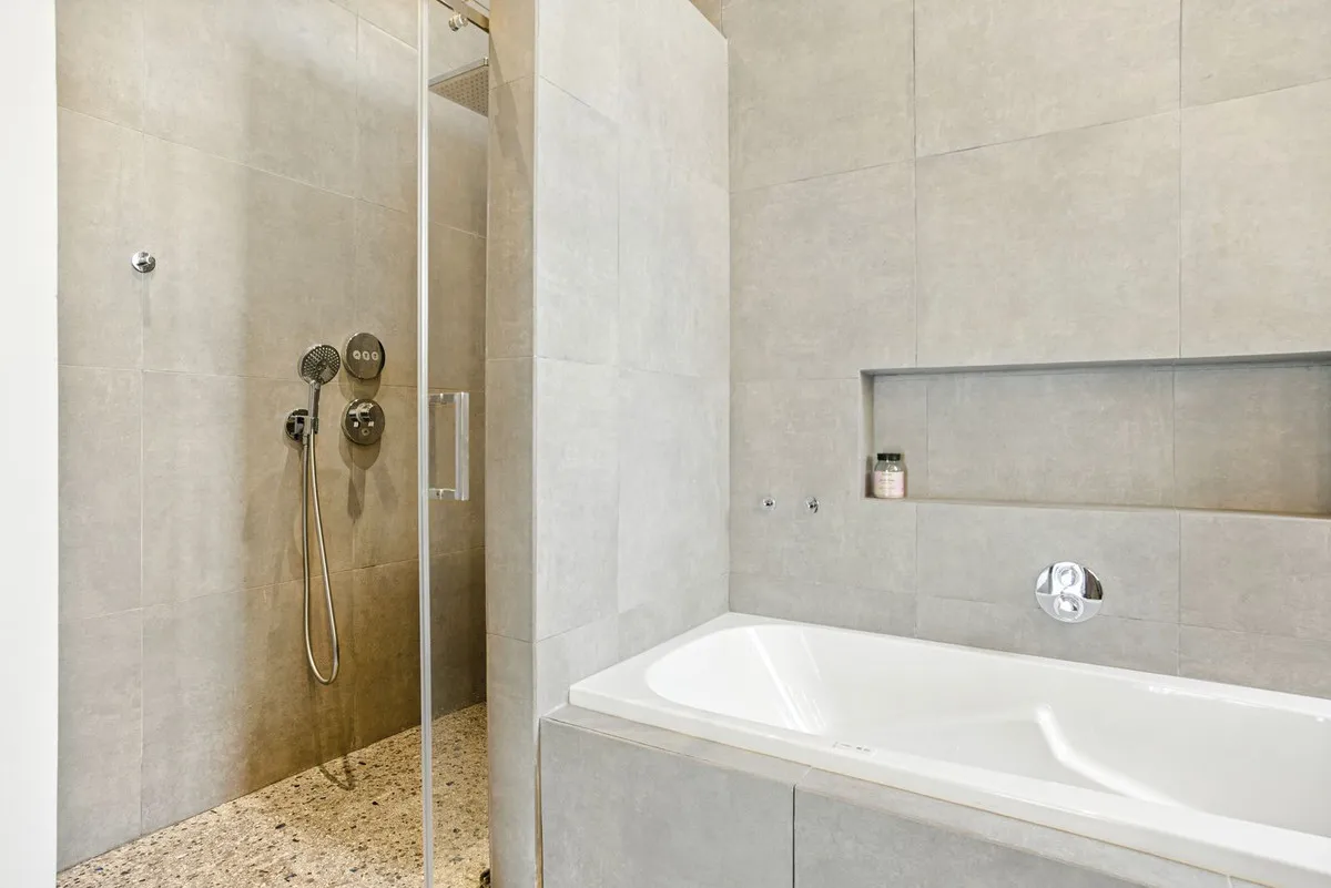 b697a2a1-68f1-44c2-9c08-be06276de479