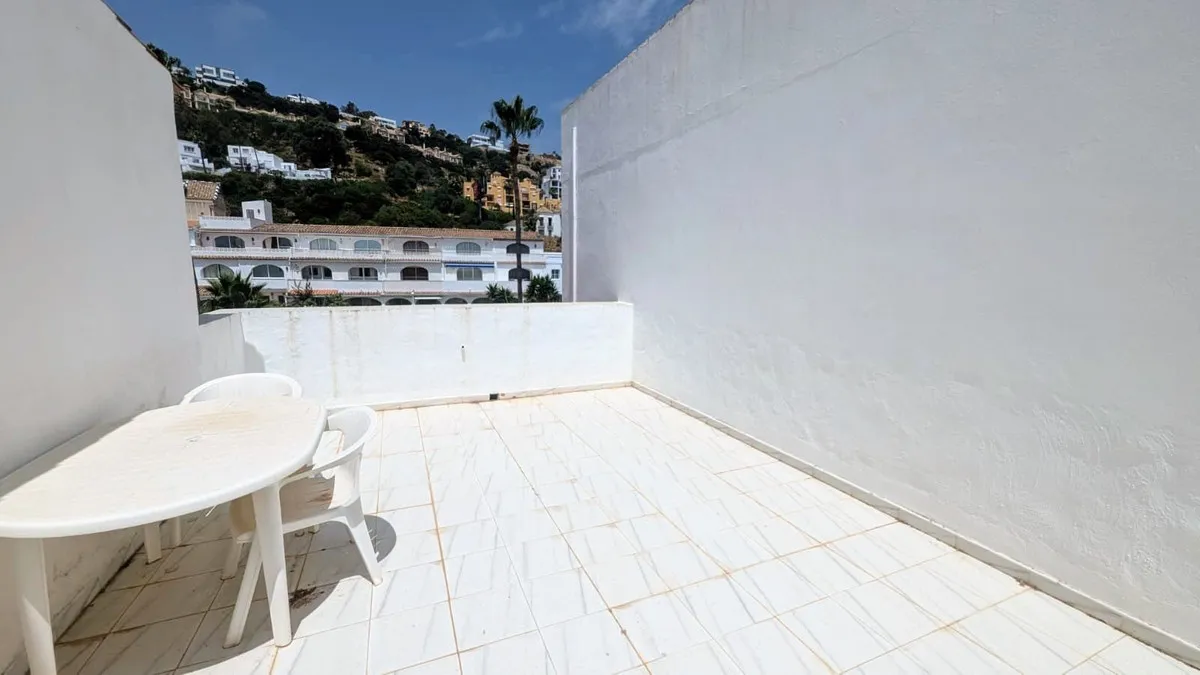 d3526c83-45a5-41b3-9db5-d8ad7884a88e