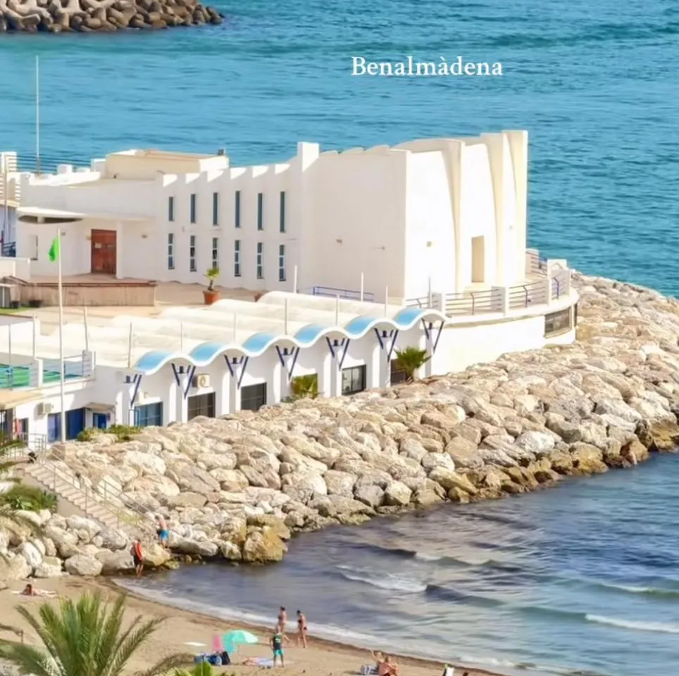 aa532f16-c198-417a-a923-6a94b7a8757e