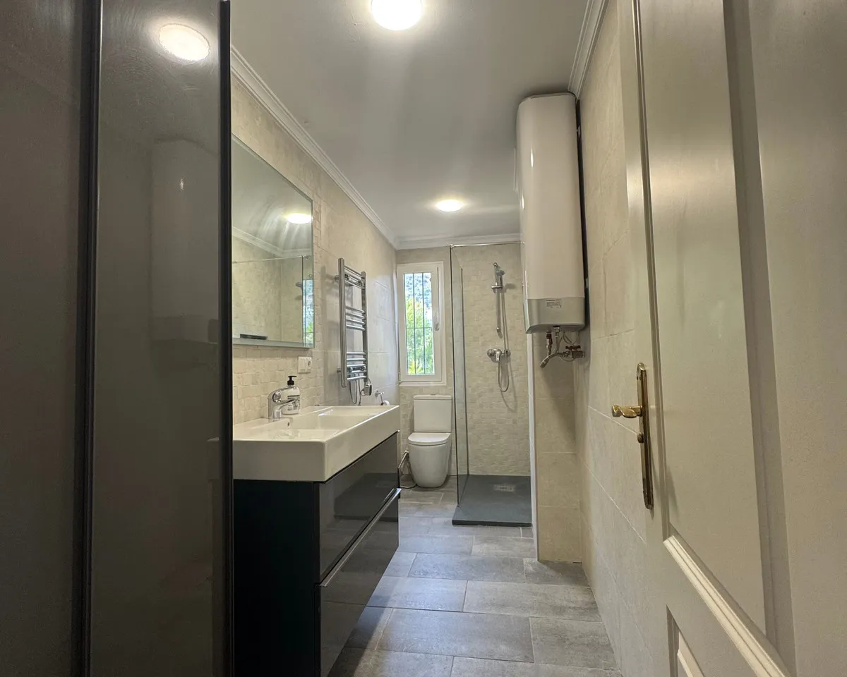 5f84a67f-2d65-4915-905d-f6ad96e70888