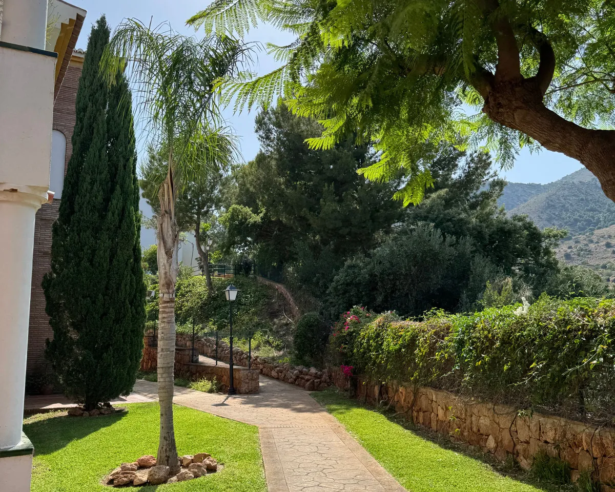 c7557d36-f4b2-42db-9e76-445dd93d544e