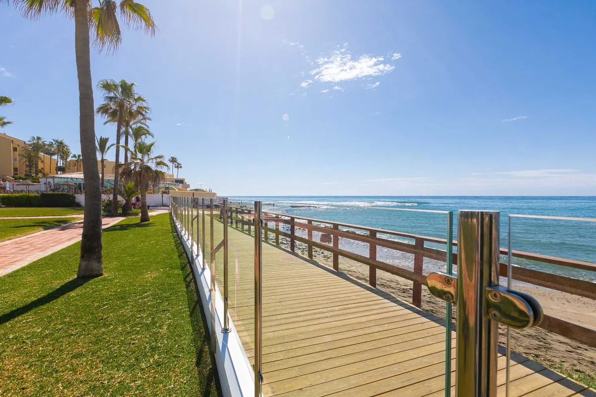 caa72dda-5f3d-4d2d-97a4-b8257355f37f