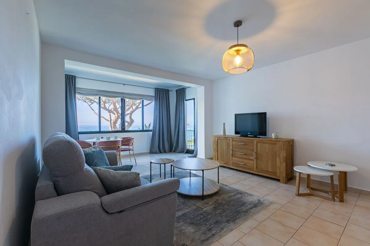 f7651120-4fe9-40e1-bc08-5e9d86aabc79