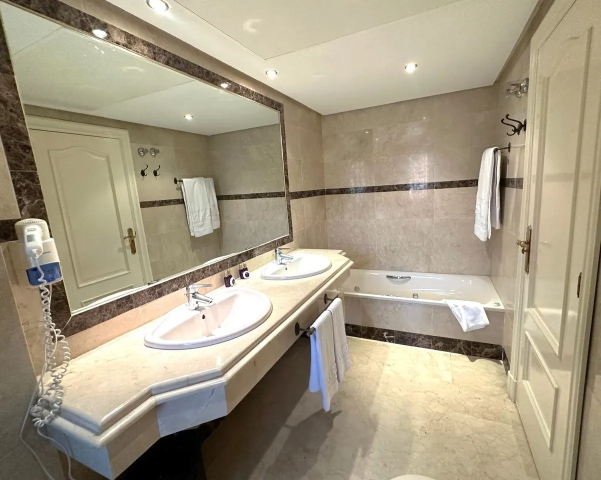 1e09c100-d88b-4777-a51f-a8ad72c6aad7