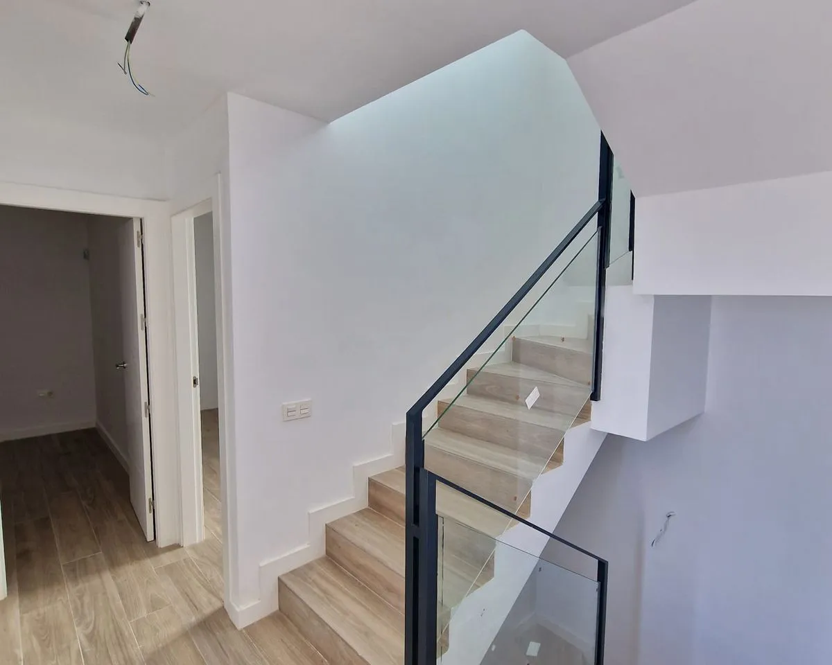 06b8200b-c40a-4937-9a7a-60fca84f61f2