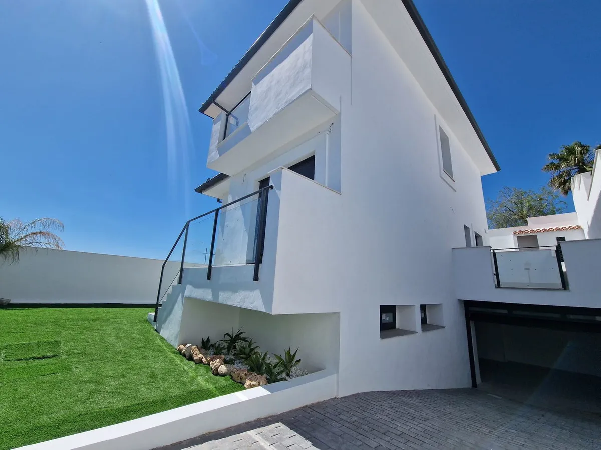 6db62520-f650-426f-b327-b25fc1c15d2d