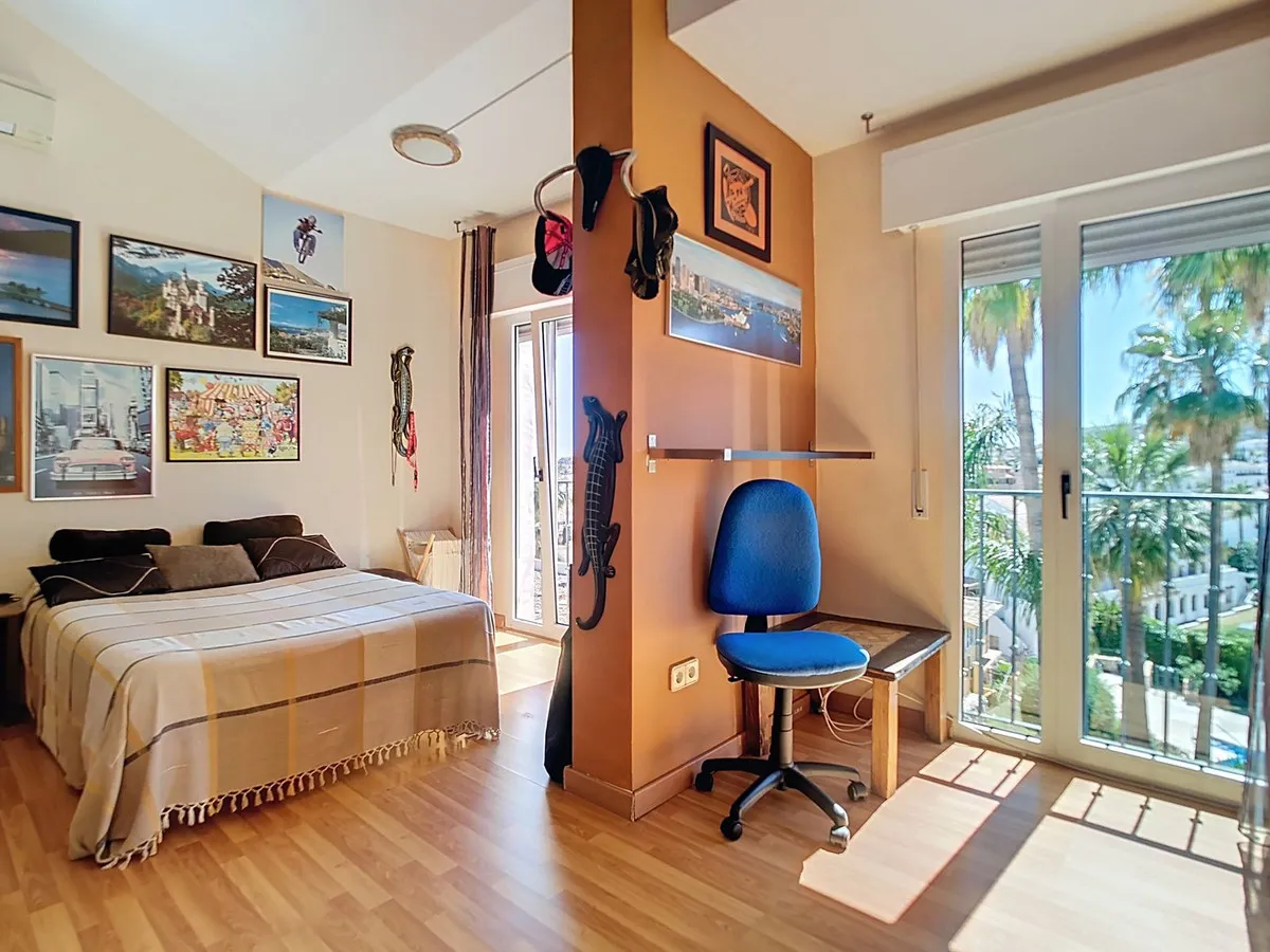 aaea10be-c021-4b33-9e72-6502c8ed69f6