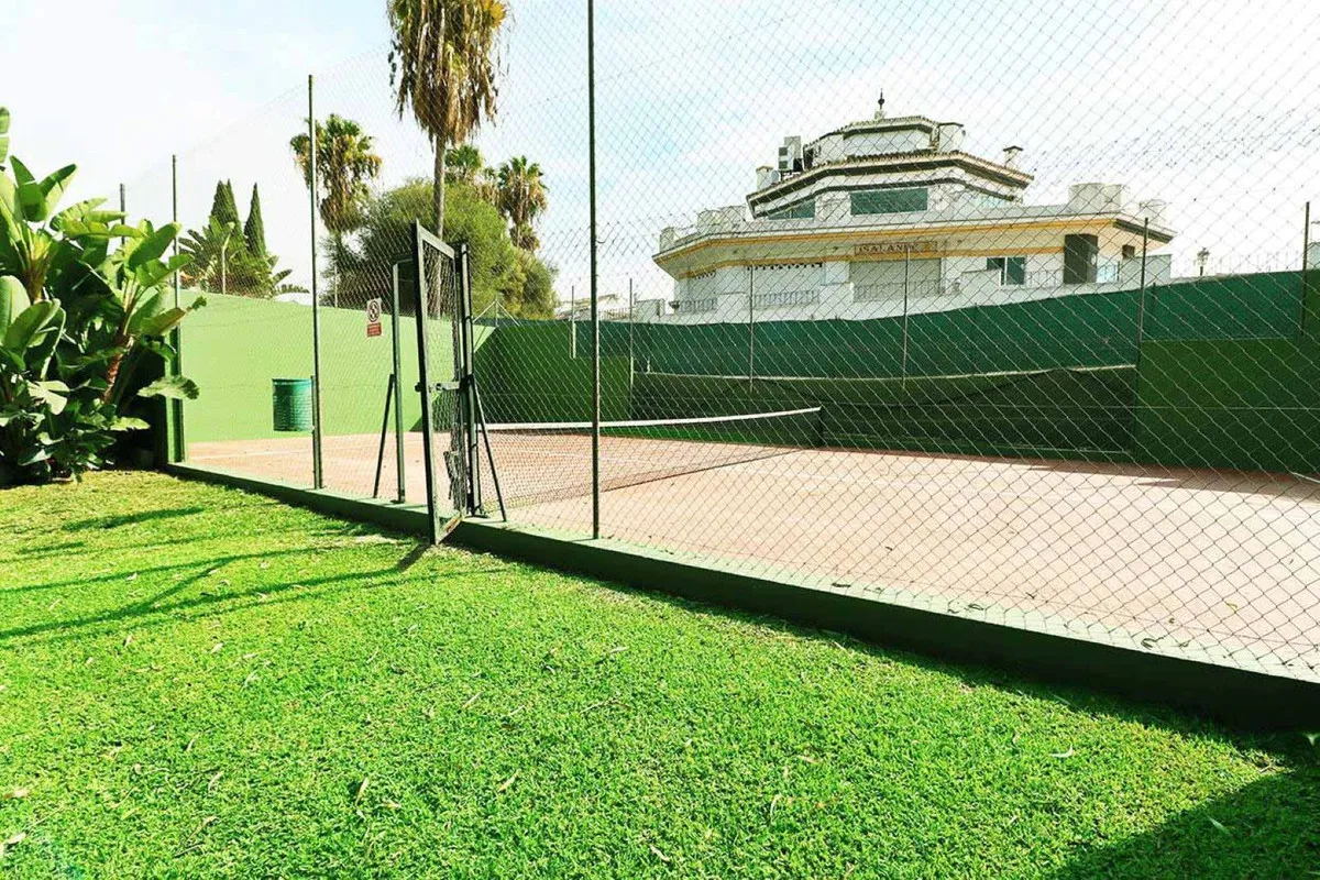 12c5350a-d141-40a1-baf5-fcc40c2b0579